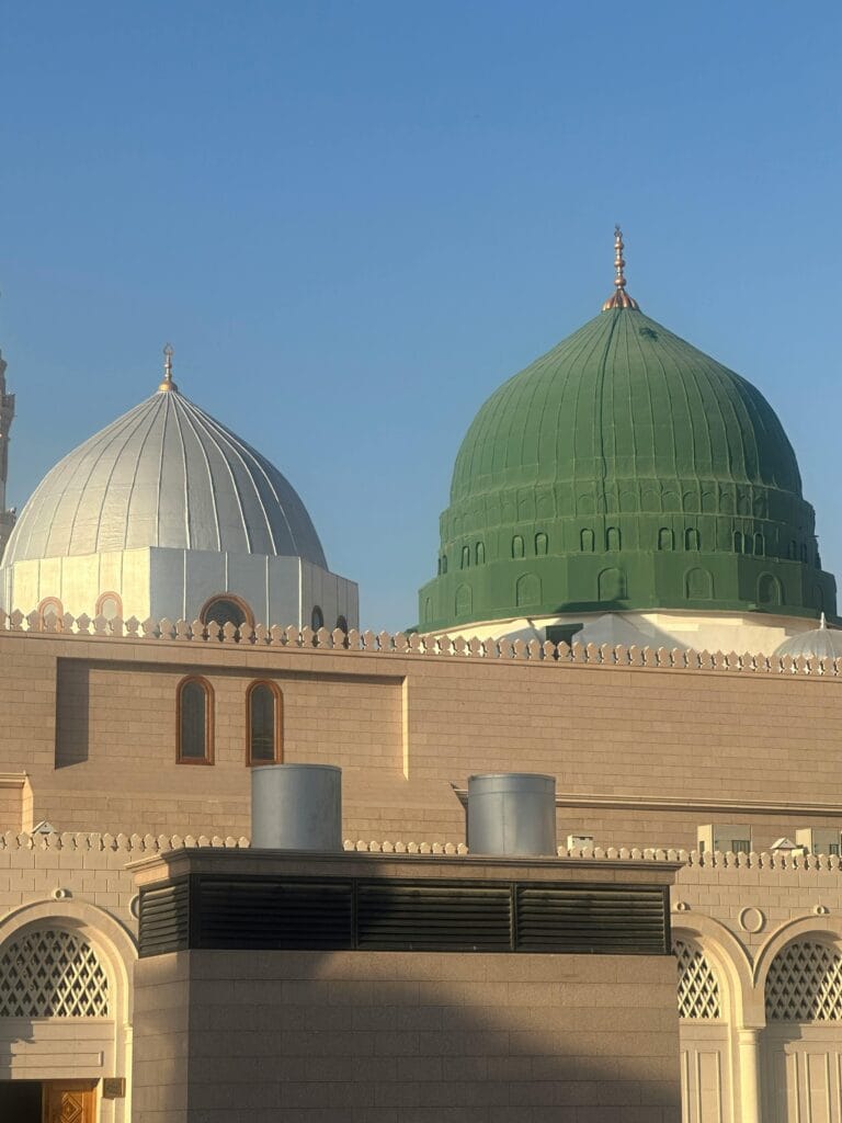 madinah ziyarat , madinah ziyarat taxi , taxi service in madinah , online umrah ride ,